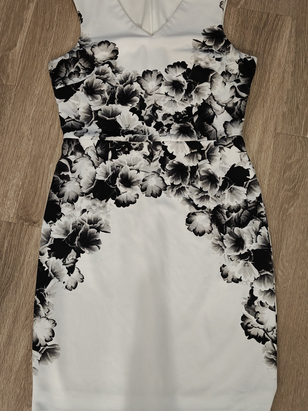 White House Black Market Black and White Floral Sheath Dress